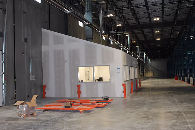 Structube shipping facility with an enclosed office block